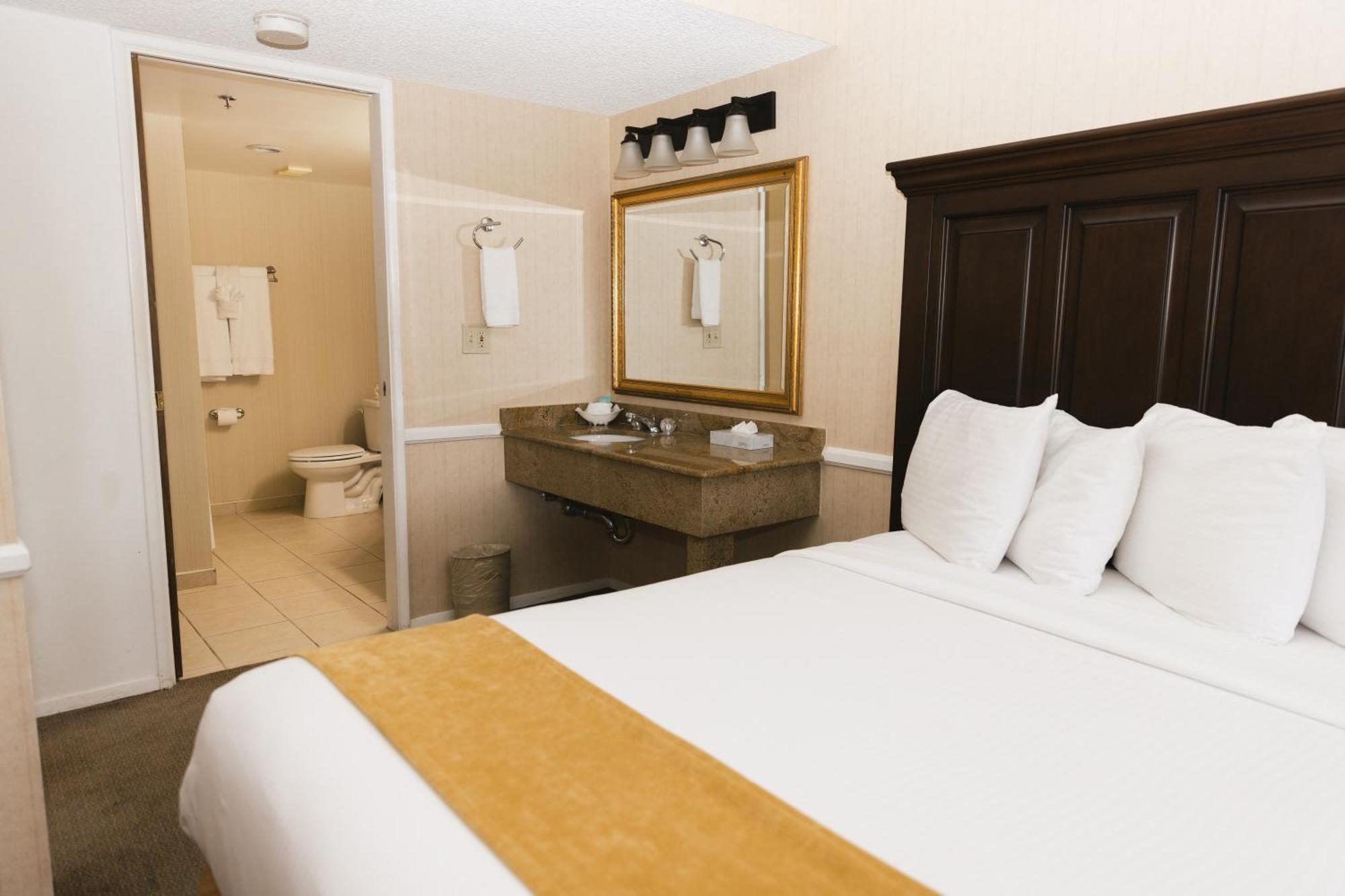 Executive Tower Grand Suite 2 Queen Beds,1698944906:JPEG